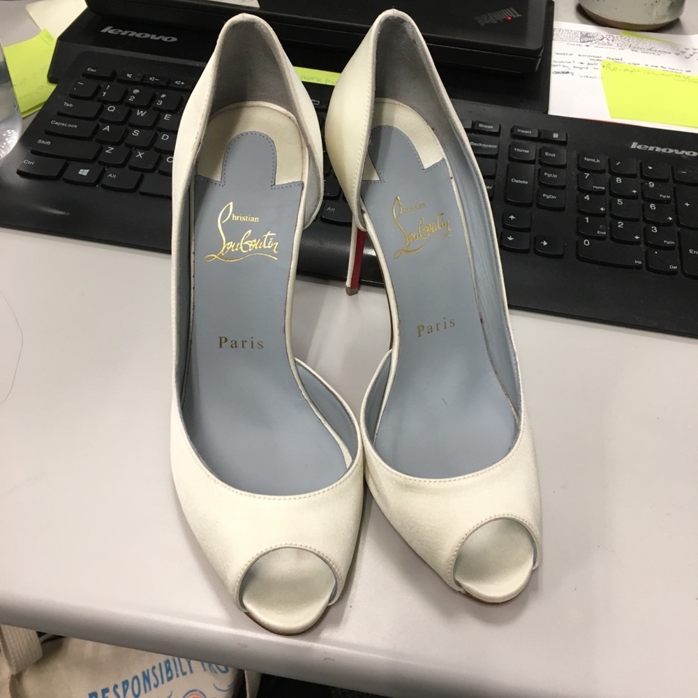 NIB Louboutin Demi 85 Crepe Satin 38 OffWhite